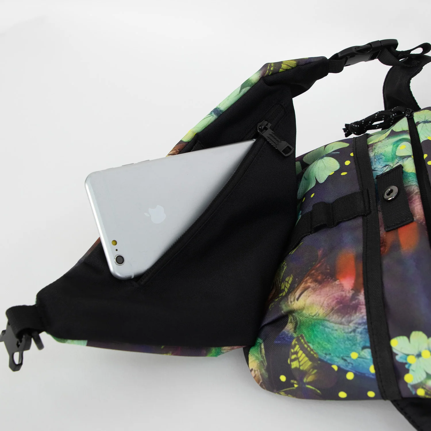 Dagger Doughnut X PRMTVO Series Bum Bag - Image 6