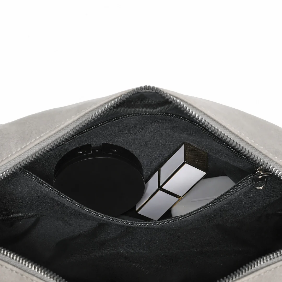 Elizabeth Errands Series Crossbody bag - Image 24